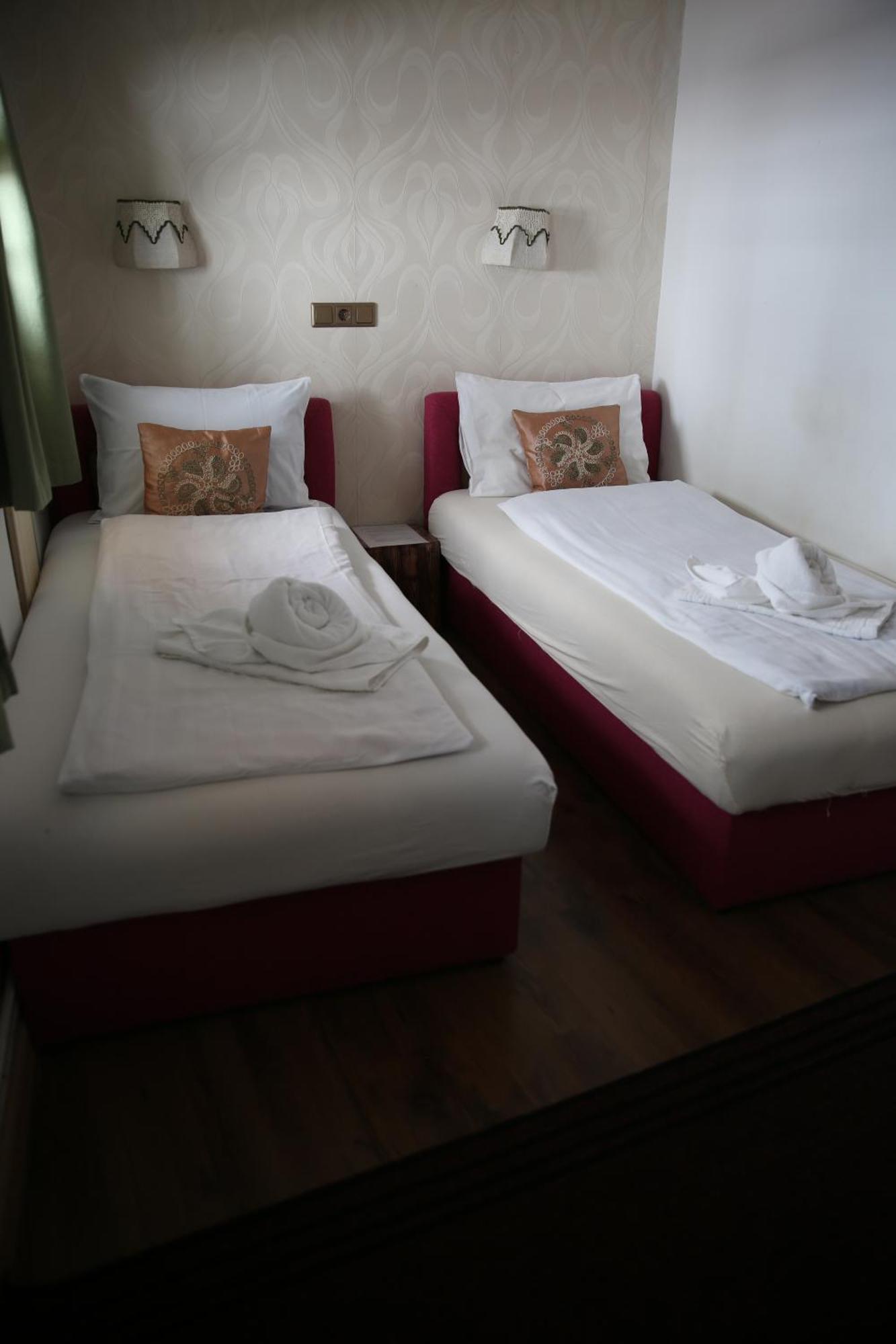 Guesthouse Nia Deluxe Saraievo Exterior foto