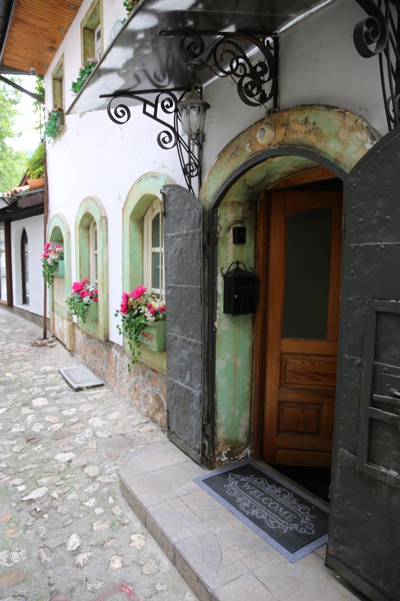 Guesthouse Nia Deluxe Saraievo Exterior foto
